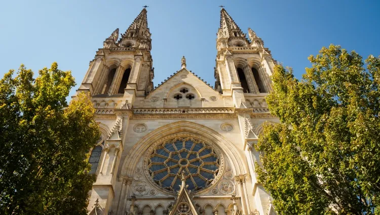 bordeaux-eglise-saint-louis-quartier-chartrons-jayc75-shutterstock.webp